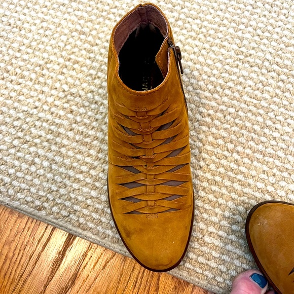 Naot leveche nubuck bootie worn 3 times! - Picture 2 of 5